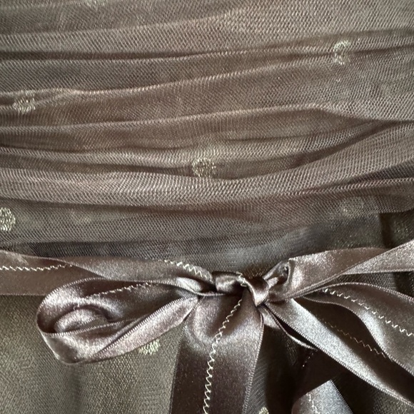 Stunning BCBG marron tule and gold polka dots dress - Picture 3 of 4